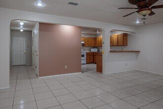 100 Ramon Cardenas Dr in Del Rio, TX - Building Photo - Building Photo