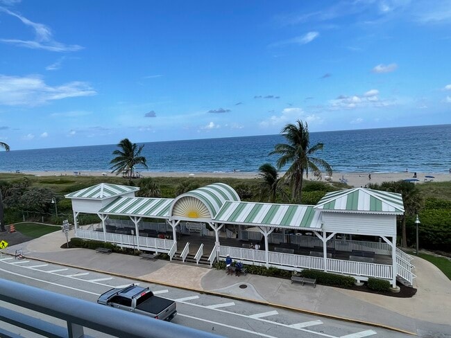 36 S Ocean Blvd, Unit C2 in Delray Beach, FL - Building Photo - Building Photo