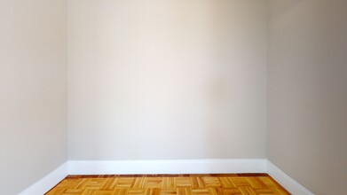 240 Cypress St, Unit 1 in Brookline, MA - Building Photo - Building Photo