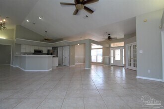 2042 Hamilton Crossing Dr in Gonzalez, FL - Building Photo - Building Photo