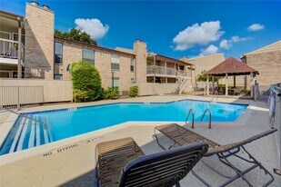 2120 Wilcrest Dr in Houston, TX - Building Photo