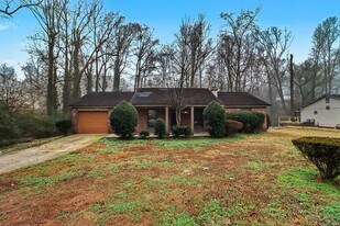 3313 Saxony Way in Stonecrest, GA - Building Photo