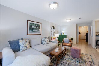 2114 Hewitt Dr in Houston, TX - Foto de edificio - Building Photo