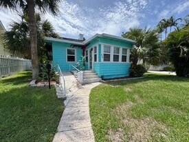 305 N Lakeside Dr in Lake Worth Beach, FL - Building Photo
