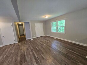 4126 Chaucer Dr in Durham, NC - Foto de edificio - Building Photo
