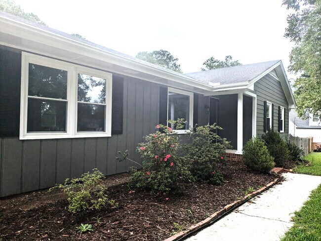 929 Greenbriar Dr in Fuquay Varina, NC - Building Photo - Building Photo