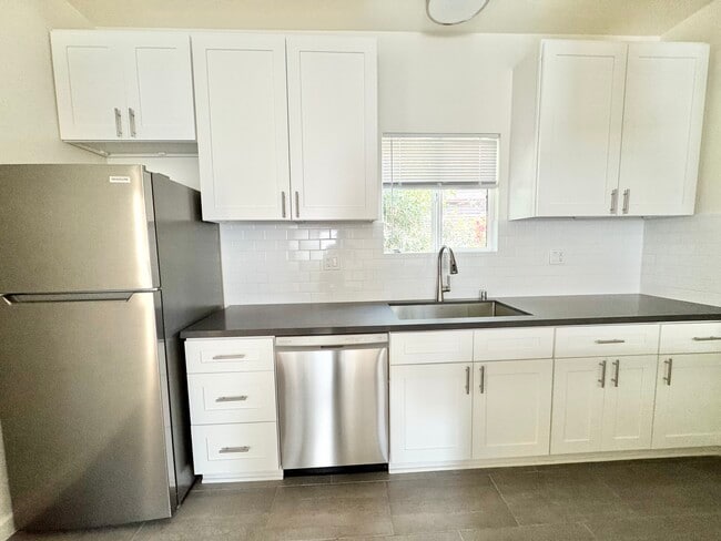 515-518 3/4 N Mariposa Ave in Los Angeles, CA - Building Photo - Building Photo
