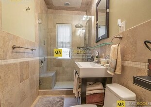 236 Concord Ave, Unit 2 in Cambridge, MA - Foto de edificio - Building Photo