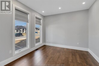 1933 Villa Canal Dr in Kingsville, ON - Building Photo - Building Photo