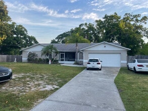 8029 S Meadowview Cir in Tampa, FL - Building Photo - Building Photo