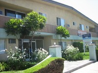 Front Entrance - Casa Vieja at 4540 Hazeltine Apartments in Los Angeles, California