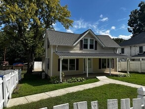 1004 Montreat Rd in Black Mountain, NC - Building Photo - Building Photo