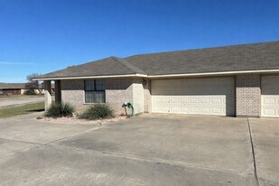 906 McDaniel Cir in Killeen, TX - Building Photo