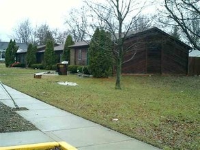 530 E Douglas St in Waterloo, IN - Foto de edificio - Building Photo