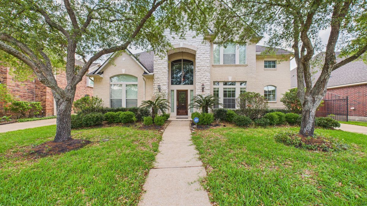 5923 Serrano Terrace Ln in Houston, TX - Building Photo