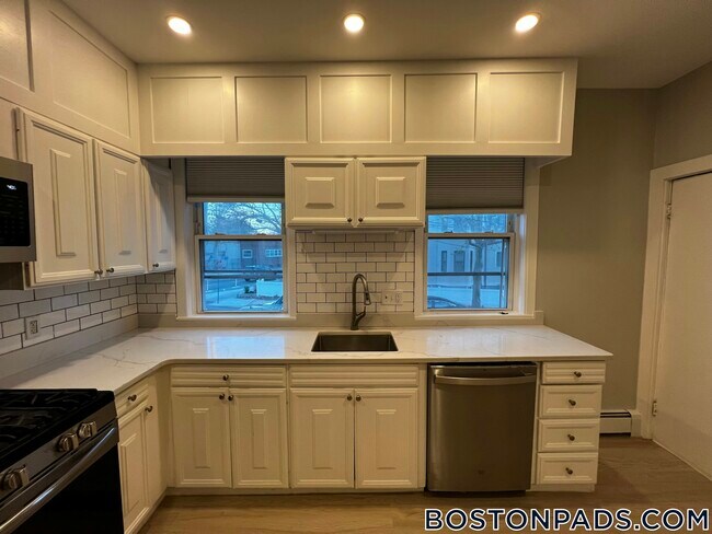 158 Holland St, Unit 1