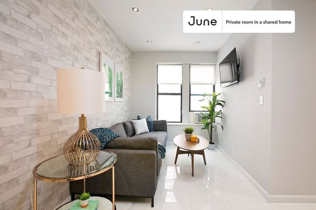 Private bedroom in 3 bed/1 bath Home in New York, NY - Building Photo - Building Photo