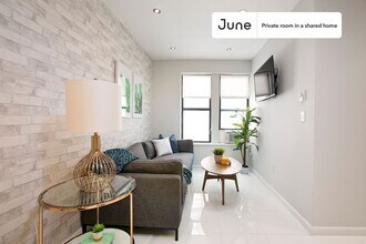 Private bedroom in 3 bed/1 bath Home in New York, NY - Building Photo - Building Photo