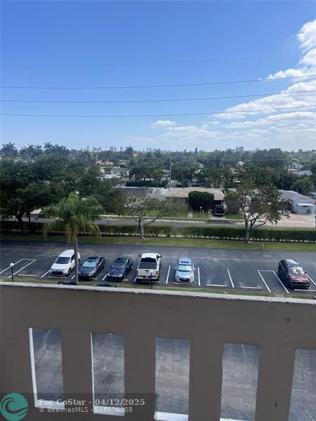 301 SE 3rd St in Dania Beach, FL - Foto de edificio - Building Photo