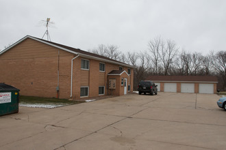 232 S Schuyler St in Neosho, WI - Foto de edificio - Building Photo