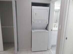 2154 W 60th St in Hialeah, FL - Building Photo - Building Photo