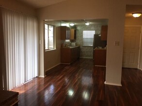 4406 Knollchase in San Antonio, TX - Building Photo - Building Photo