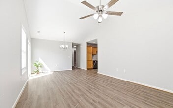 3707 Village Dr in Louisville, KY - Building Photo - Building Photo