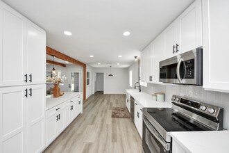 702 Cedar Ln in El Lago, TX - Building Photo - Building Photo