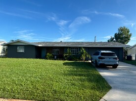 3441 Fairview Dr in Sarasota, FL - Building Photo