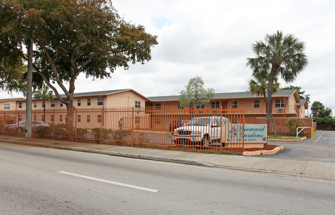 Broward Gardens in Fort Lauderdale, FL - Foto de edificio