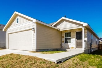 6443 Cibolo Springs in Converse, TX - Building Photo - Building Photo