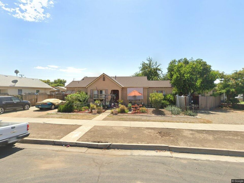 455 N J St in Dinuba, CA - Building Photo