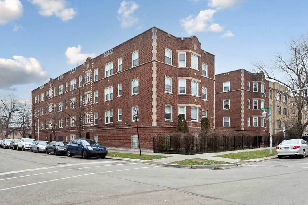 7387 N Damen Ave, Unit 1E in Chicago, IL - Foto de edificio