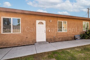 703 N St in Bakersfield, CA - Building Photo