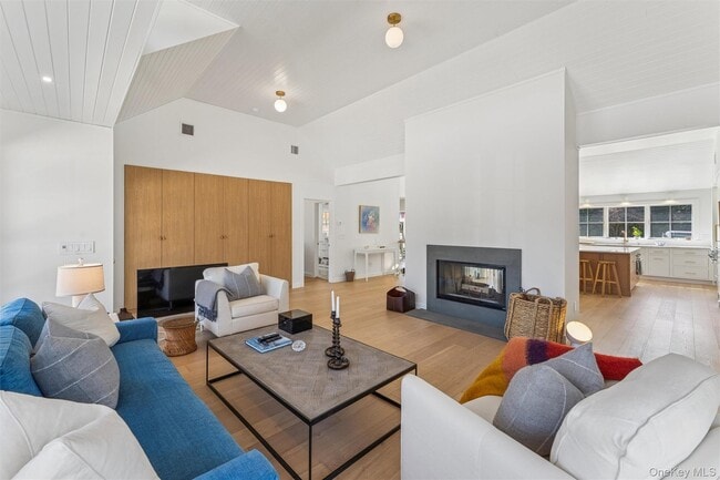25 Lamb Ave in Quogue, NY - Building Photo - Building Photo