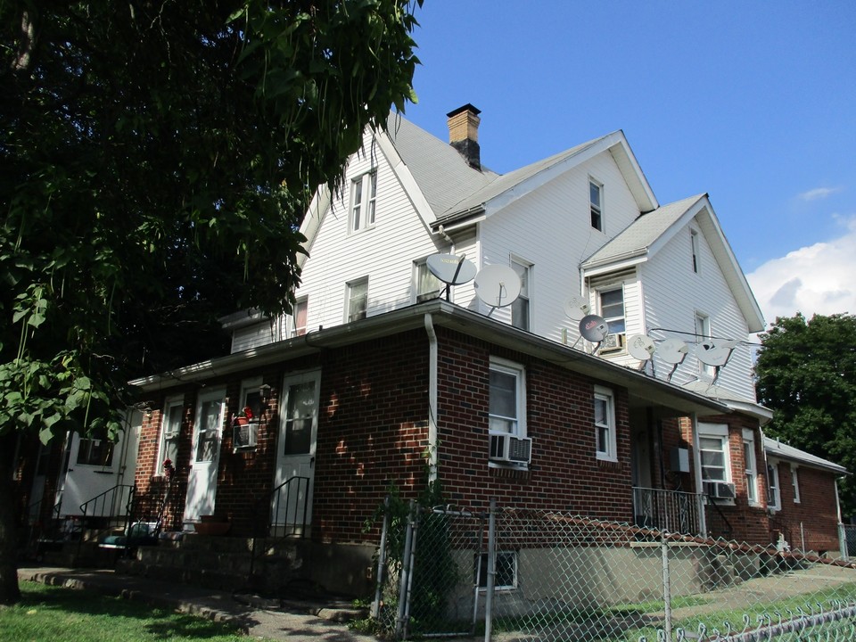 158 Orange Ave in Suffern, NY - Foto de edificio