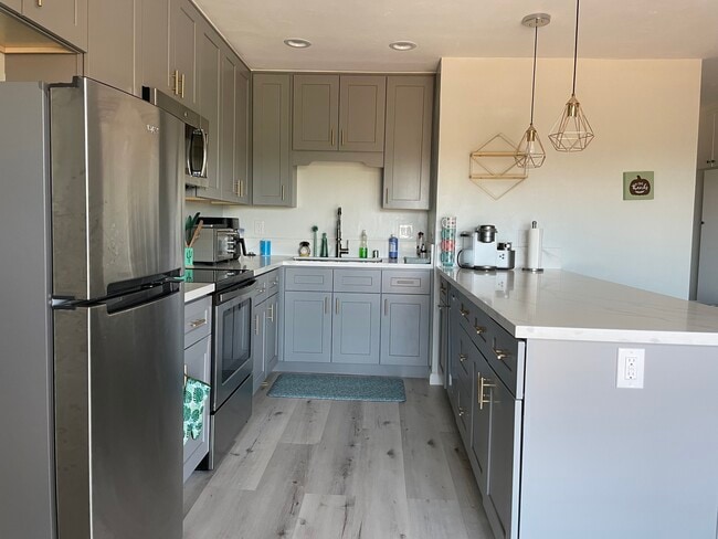 7555 Linda Vista Rd, Unit 38 in San Diego, CA - Building Photo - Building Photo