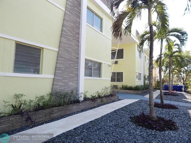 1200 Marseille Dr in Miami Beach, FL - Building Photo