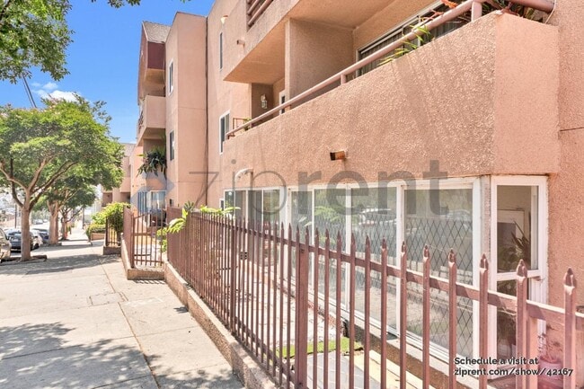 918 W College St in Los Angeles, CA - Building Photo - Building Photo