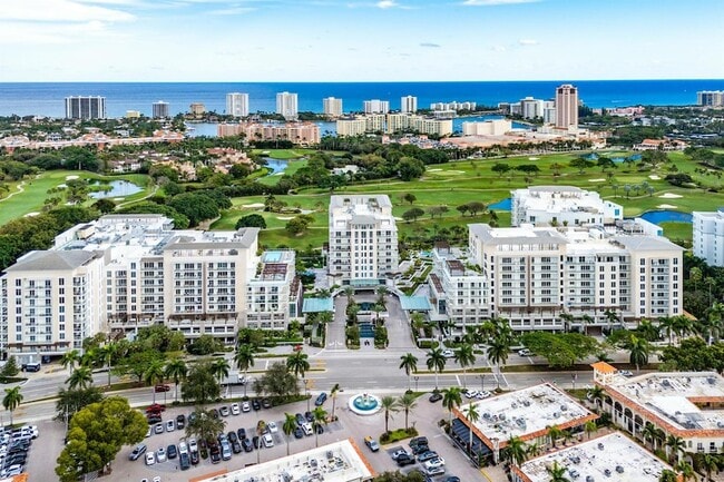 220 SE Mizner Blvd, Unit 201 in Boca Raton, FL - Building Photo - Building Photo