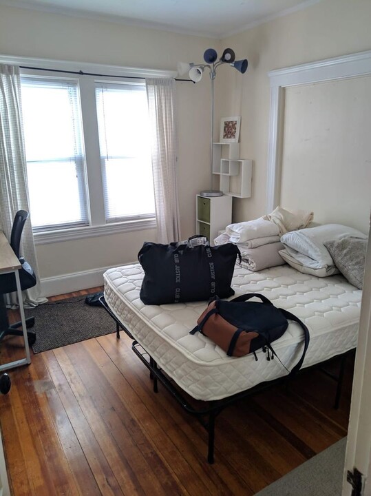 102 Line St in Somerville, MA - Building Photo