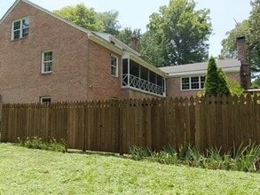 418 W Dolphin St in Siler City, NC - Building Photo - Building Photo