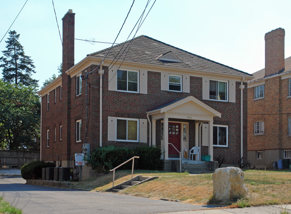 3139 Mozart Ave in Cincinnati, OH - Foto de edificio