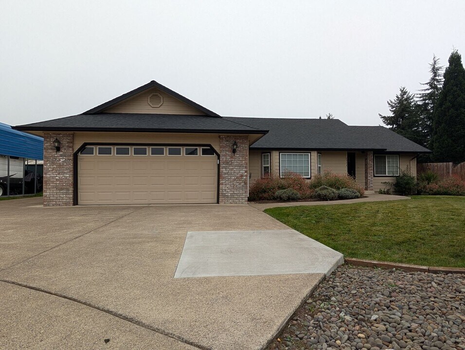2347 Sony Loop in Eugene, OR - Building Photo