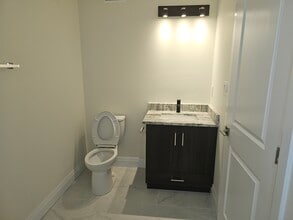 425 Partington Av in Windsor, ON - Building Photo - Building Photo