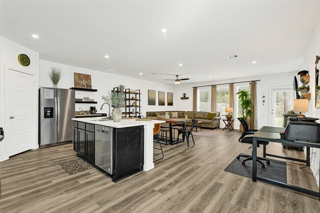 3235 Creston Gate Dr in Houston, TX - Building Photo - Building Photo