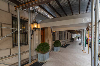 990 Fifth Avenue in New York, NY - Building Photo - Building Photo