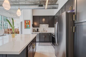 2001 Biscayne Blvd, Unit 26 in Miami, FL - Building Photo - Building Photo
