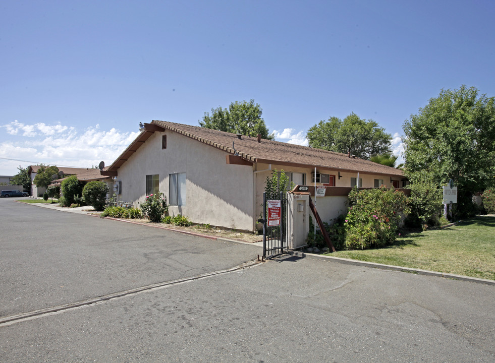 2032-2040 Wyda Way in Sacramento, CA - Building Photo