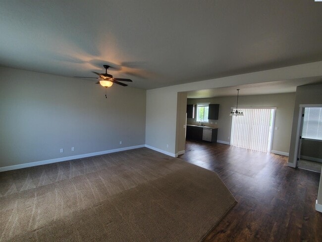 10284 W 18th Ct in Kennewick, WA - Building Photo - Building Photo